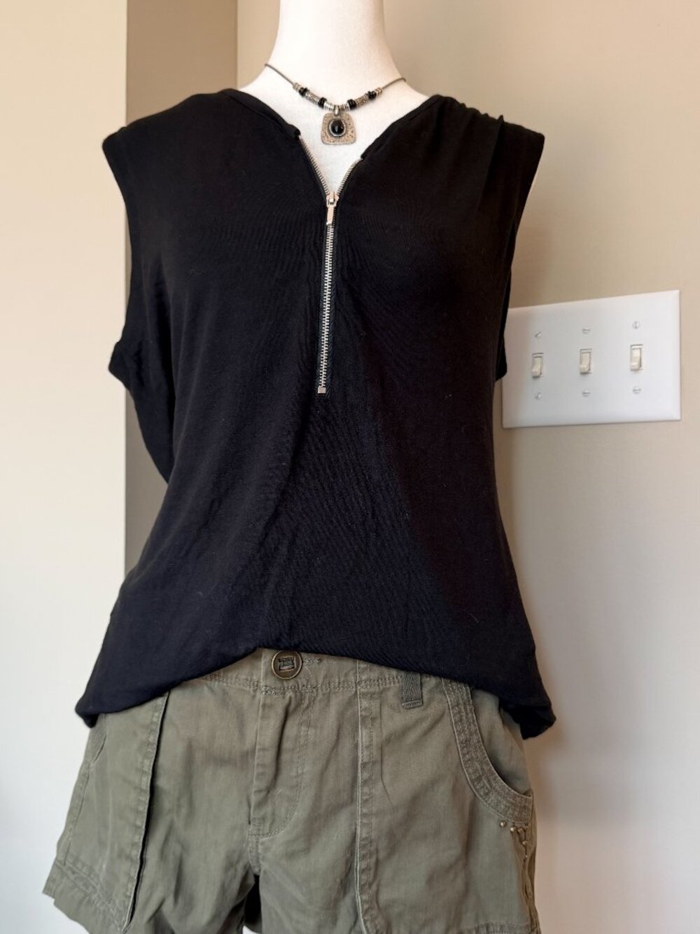 Cutter & Buck Black Sleeveless Top w/ Silver Half-zip Neckline - Size Large